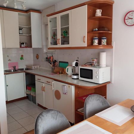 Lovely 2-Bedroom Appartment With Free Parking Dobrova Екстер'єр фото