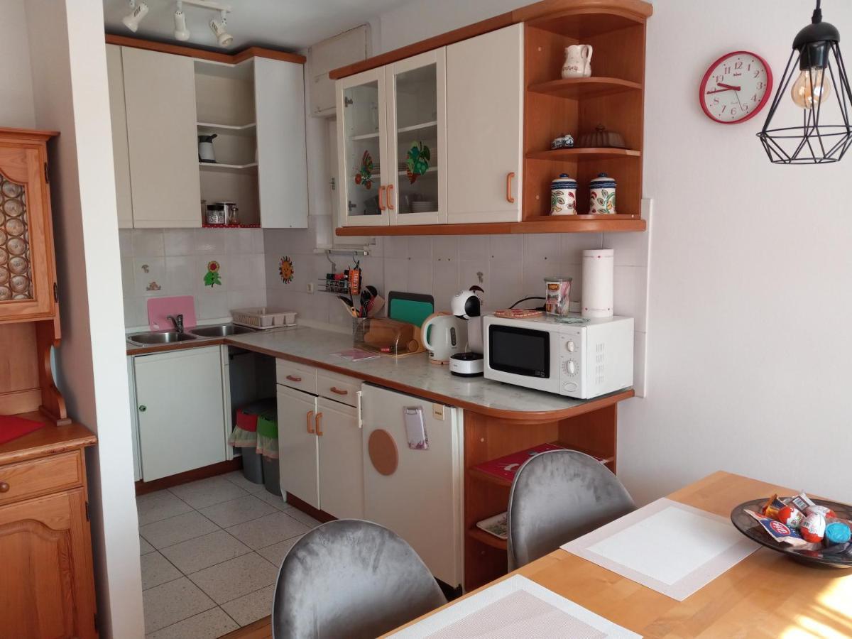 Lovely 2-Bedroom Appartment With Free Parking Dobrova Екстер'єр фото