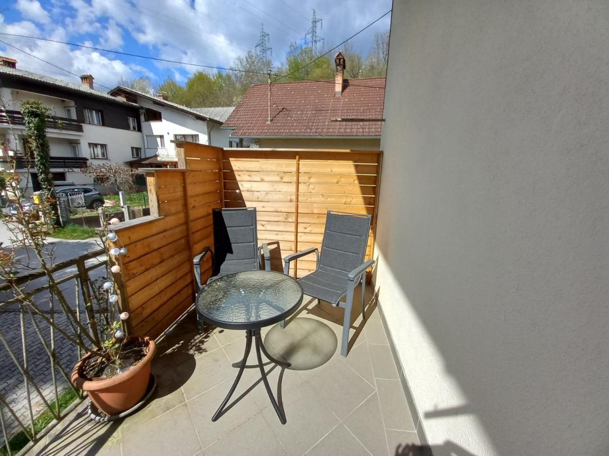 Lovely 2-Bedroom Appartment With Free Parking Dobrova Екстер'єр фото