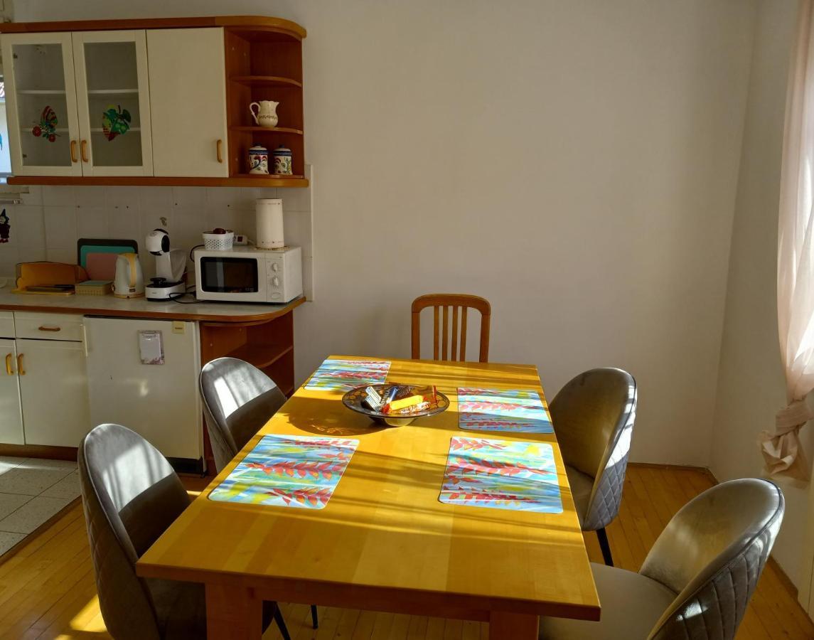 Lovely 2-Bedroom Appartment With Free Parking Dobrova Екстер'єр фото