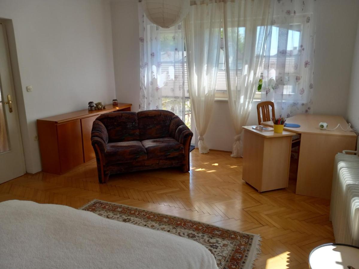 Lovely 2-Bedroom Appartment With Free Parking Dobrova Екстер'єр фото