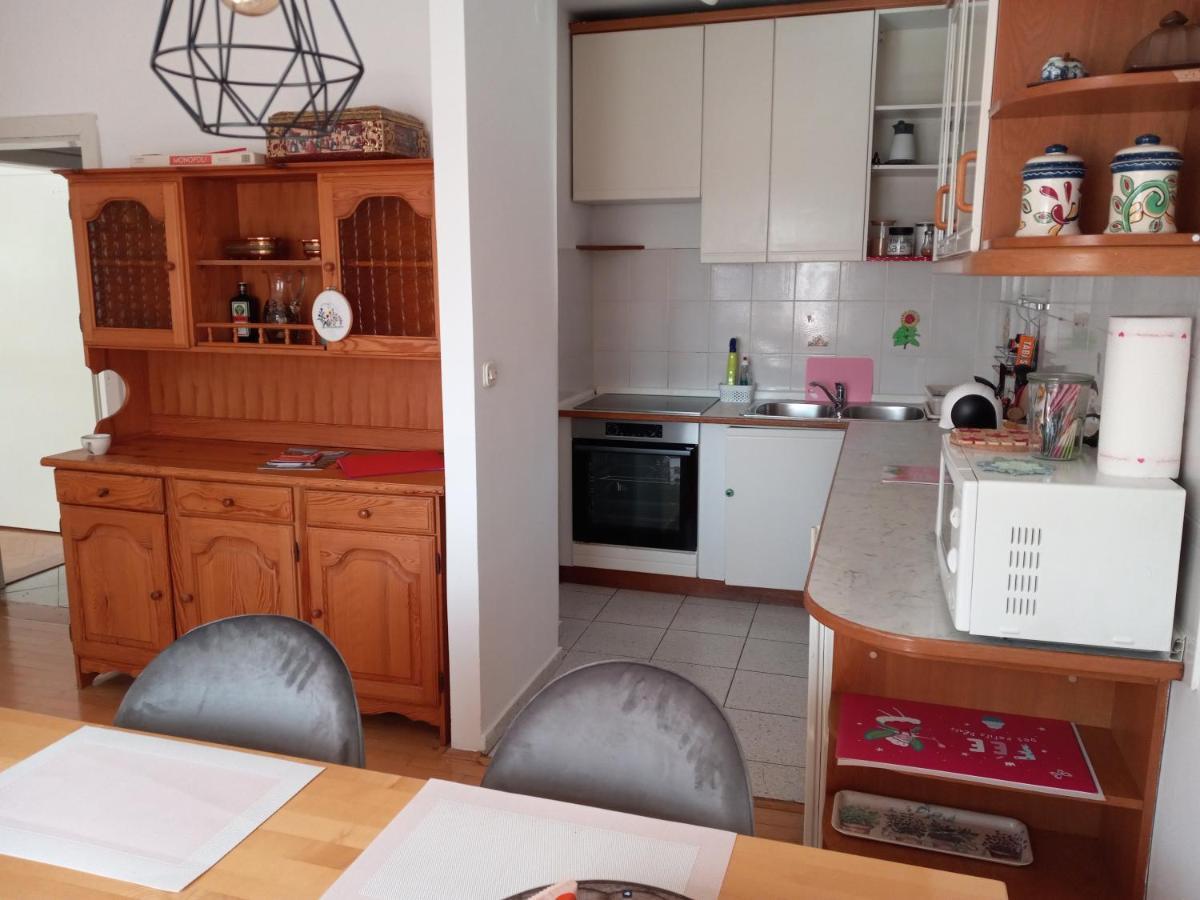 Lovely 2-Bedroom Appartment With Free Parking Dobrova Екстер'єр фото